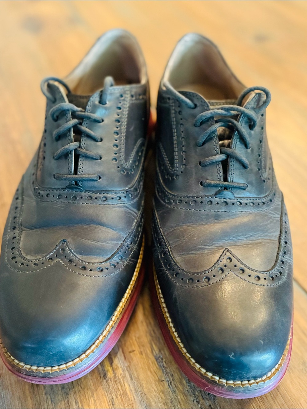Men's Cole Haan Navy Leather Wingtip perforations  Dress Shoe in Navy. Size 9